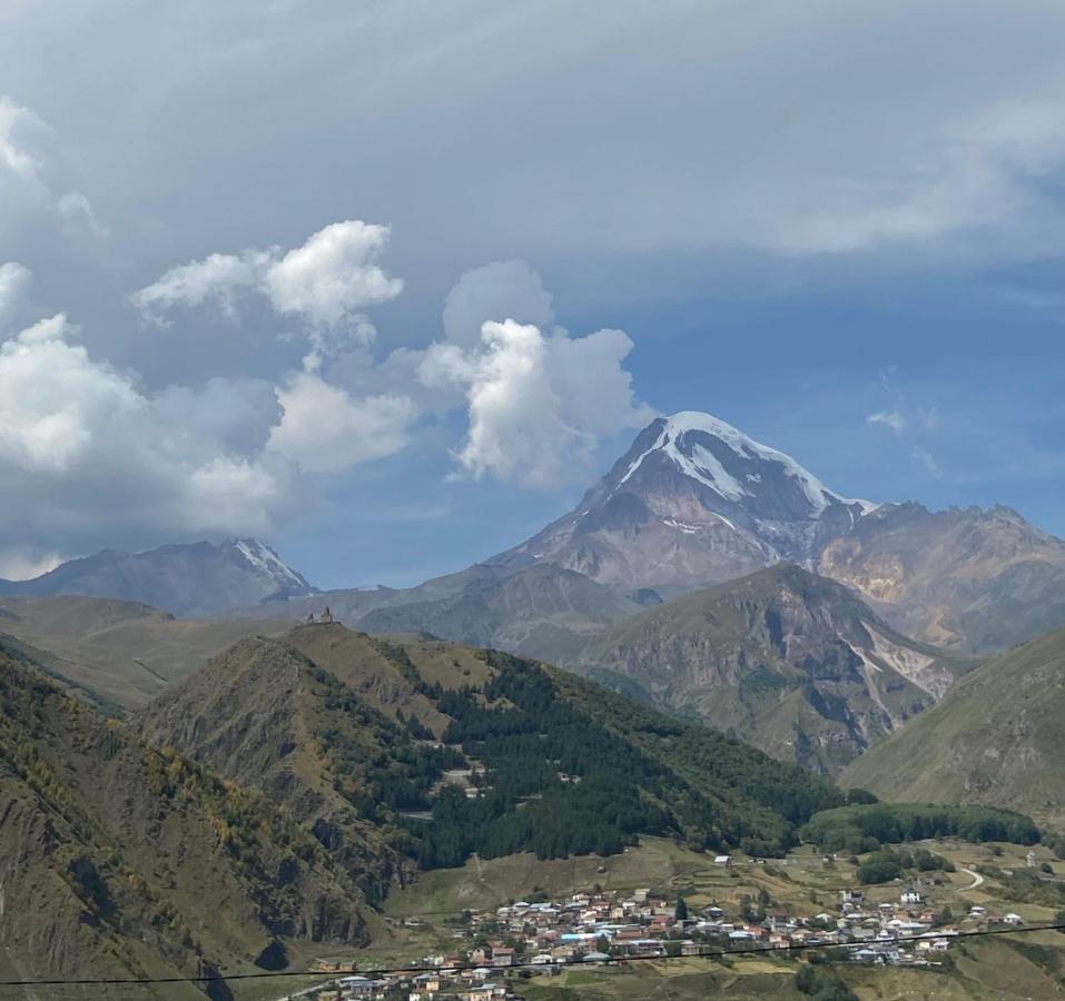 Hotel Iveria Kazbegi Exterior foto